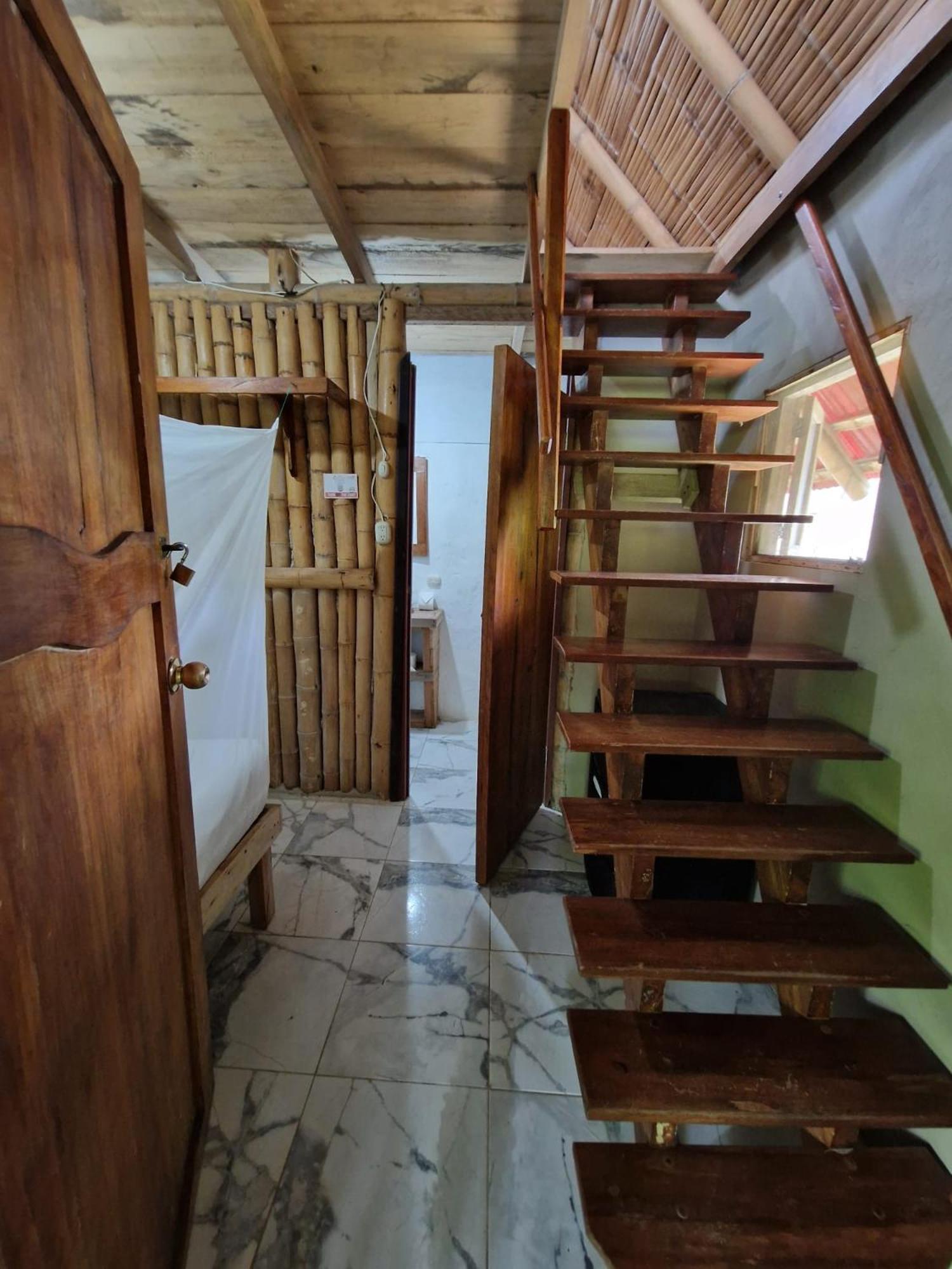 Hostal Kamala Surf & Backpacker *